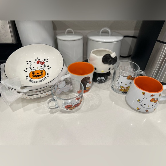 Hello kitty bundle - Picture 2 of 3